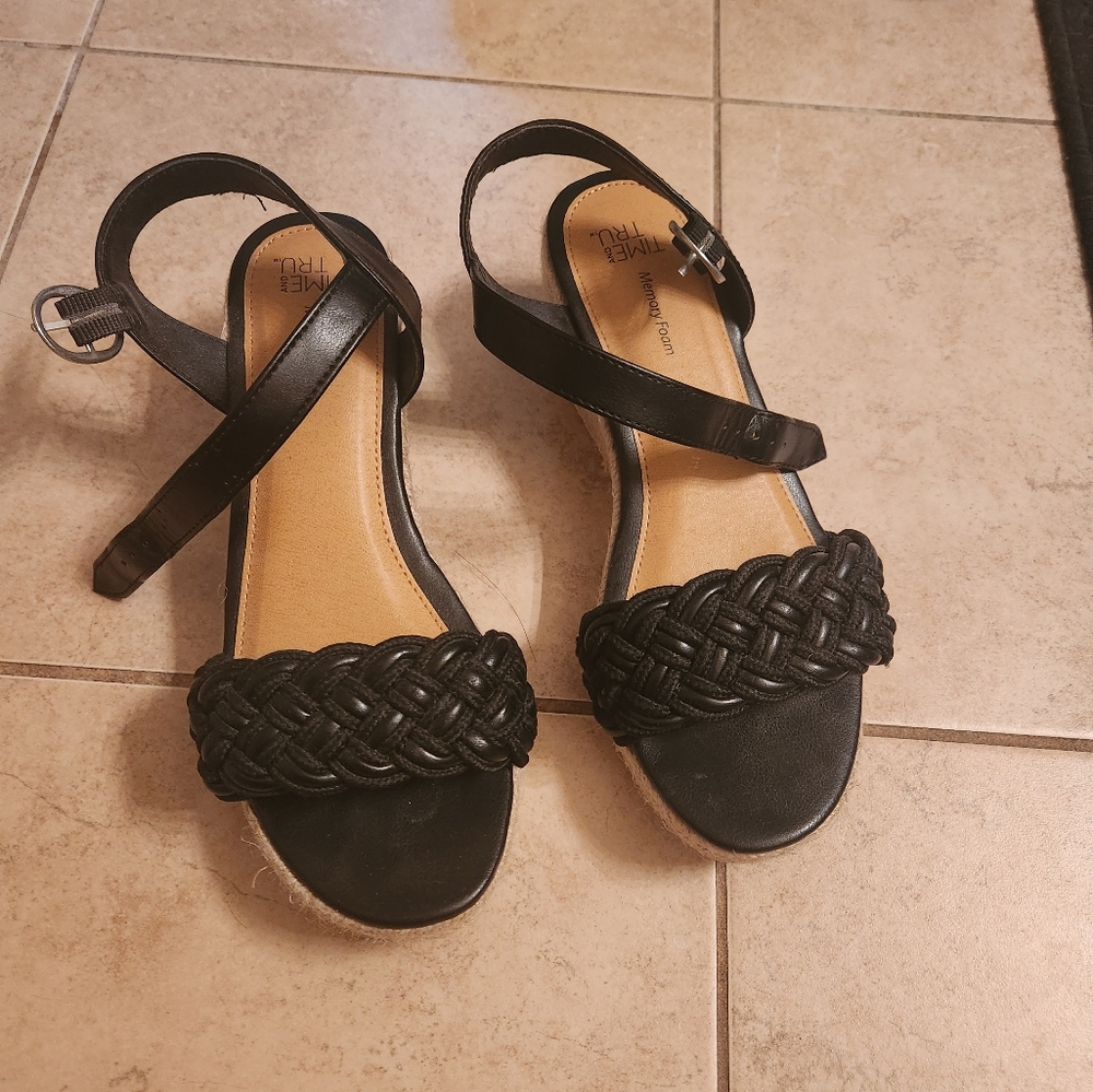NWOT sandals